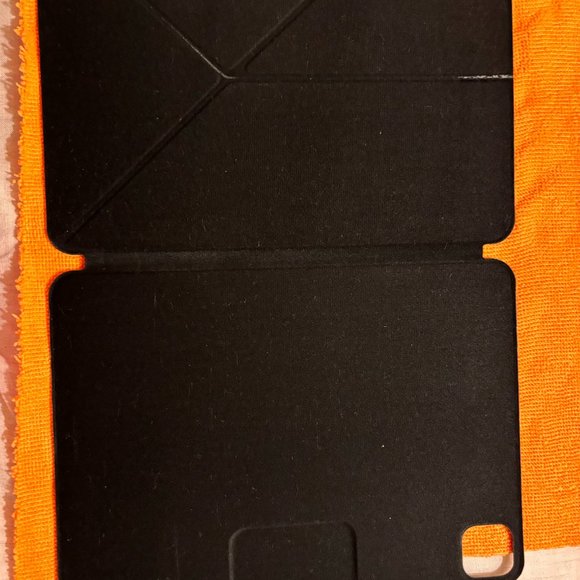 128GB Apple iPad Pro 11" (3rd) +Apple Pencil+Magic Keyboard + Pitaki MagEZ Folio - Picture 11 of 11